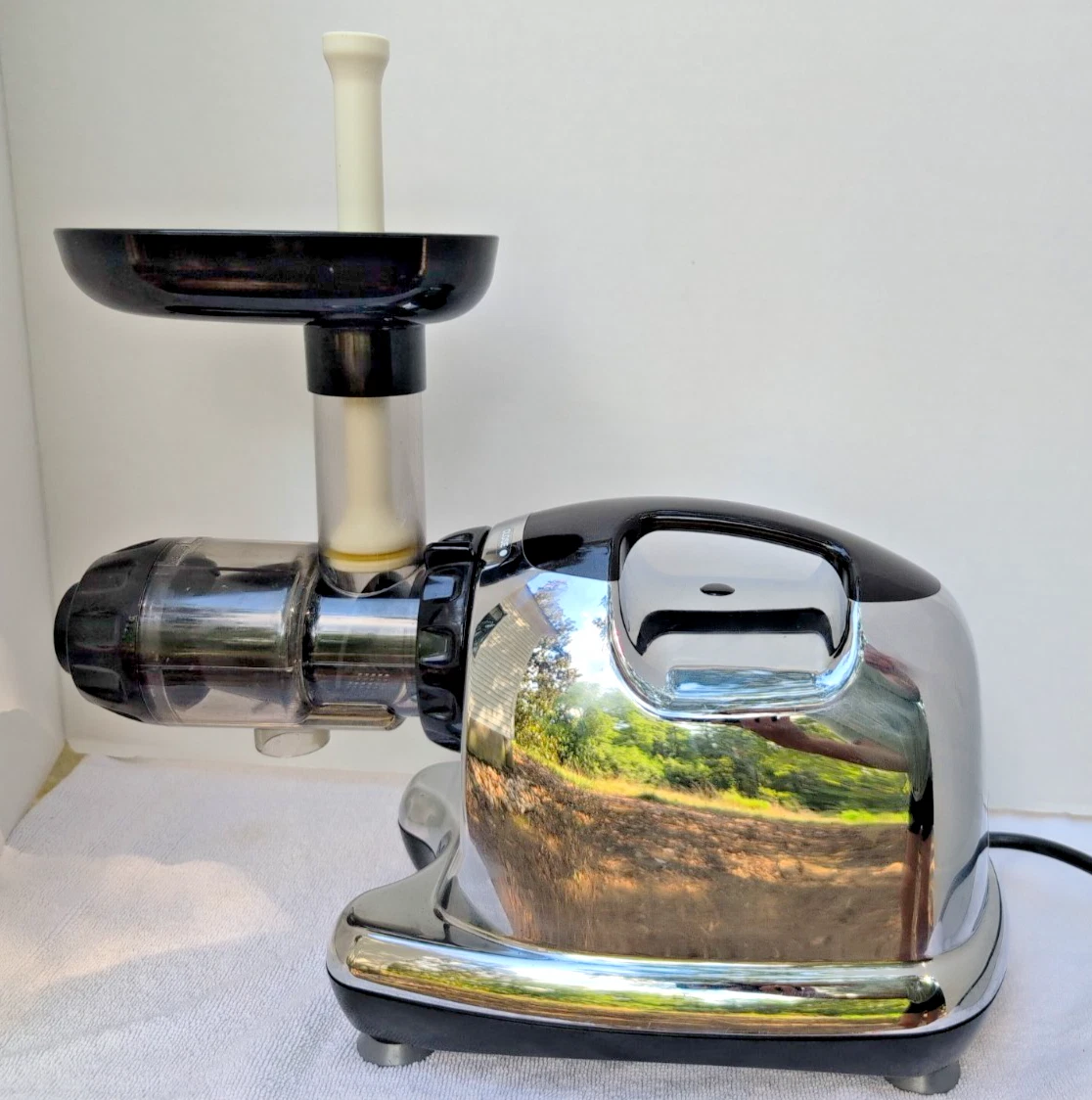 Omega 8006 Cold Press Juicer Nutrition Machine Vegetable & Fruit WORKS GREAT