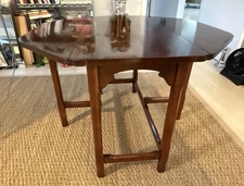 Vintage 1971 Mahogany Gate Leg Drop Leaf Table 32” x 32” x 22”h w/15” folded