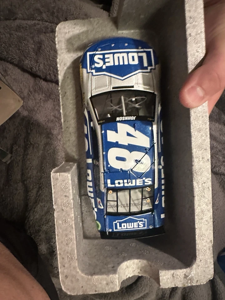 Chevrolet diecast 1:24 Atlanta Win Lowe's 2015 autografiado por Jimmie Johnson  Foto 2 de 4