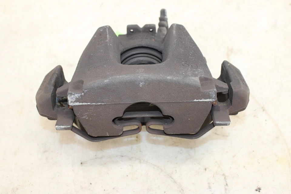 Pinza de freno delantera derecha Jaguar XE 2017-2020 AWD OEM JG70 Foto 2 de 4