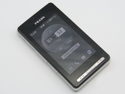 LG KE850 Prada 2MP AF FM Radio 3" Touchscreen GSM 2G Triband Cell Phone Mobile - Picture 2 of 11