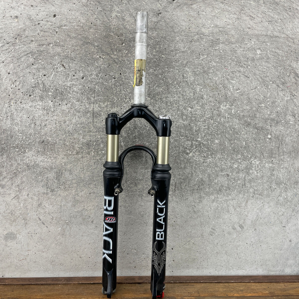 Vintage Manitou Black Fork 1 1/8 Threadless 26 8.25 210 mm Vintage Manitou Black Fork 1 1/8 Threadless 26 8.25 210 mm