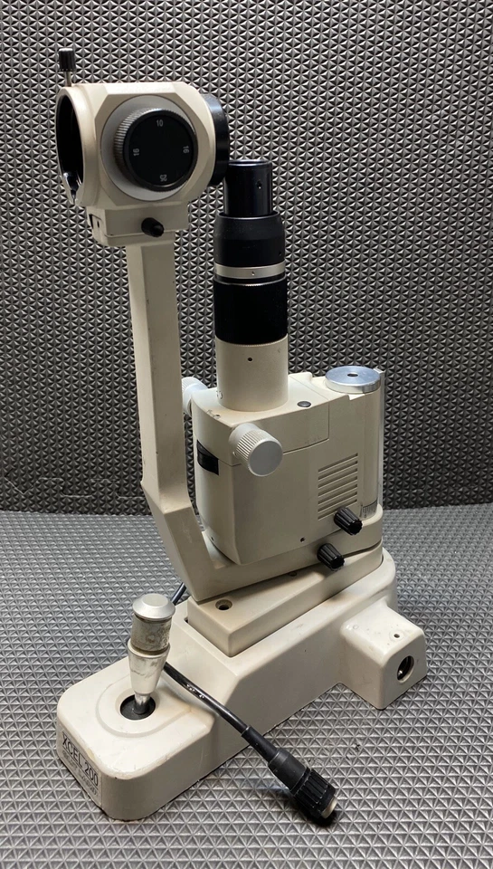 Lâmpada de fenda Reichert corpo Xcel 200 com alça seletora de ampliação. - Imagem 3 de 4