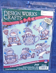 Design Works Crafts Winter Pals Wanddekor-Set – Kunststoff-Leinwand, Garn & Nadel, Fertig 26,7x34,3 Cm