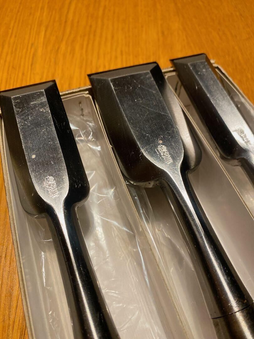 Musoken Chu Tataki Nomi Japanese Timber Chisel Set of 3 Musoken Chu Tataki Nomi Japanese Timber Chisel Set of 3