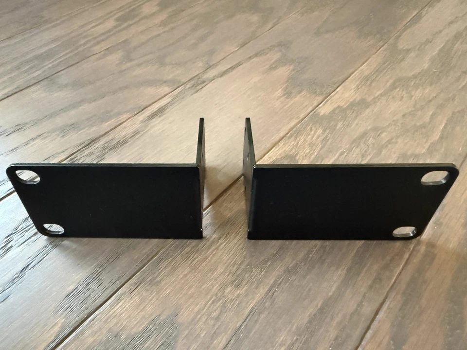 NETGEAR XS512EM OEM Accessory Kit - Rack Mount Ears, Rubber Feet, Screws - Image 2 of 2