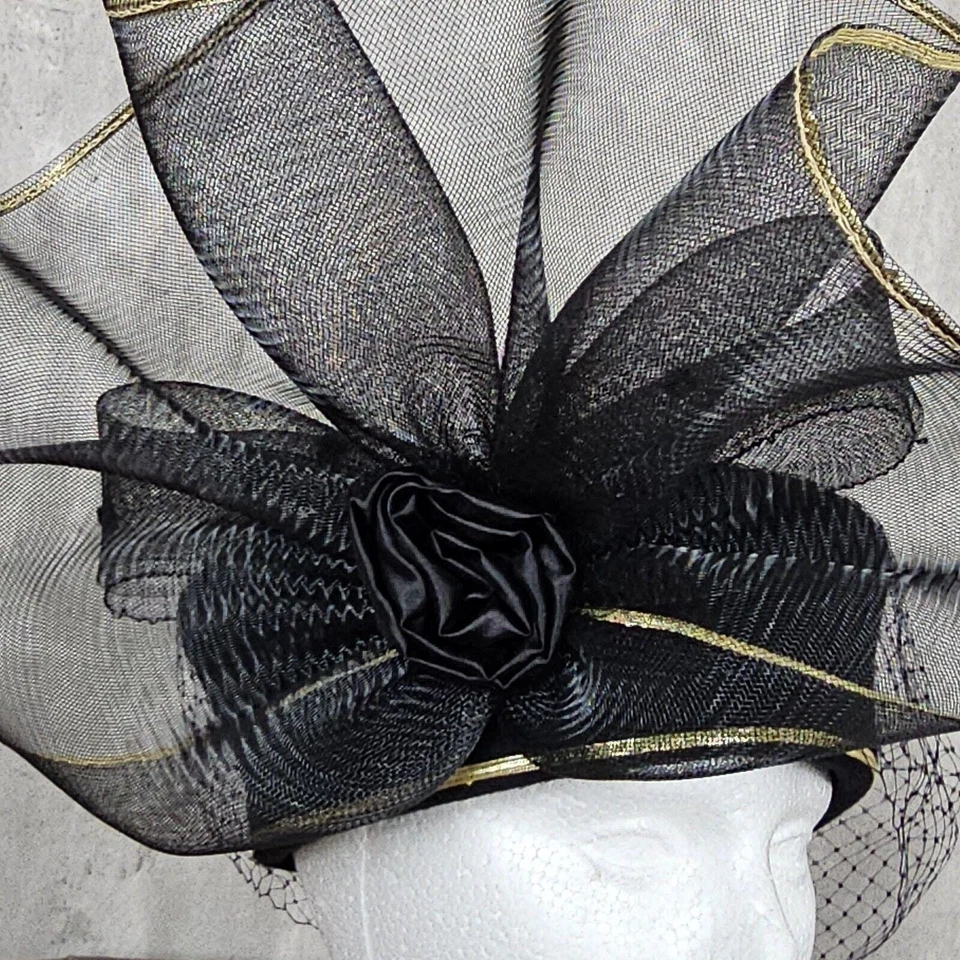 Sombrero de cóctel de lana negro vintage fascinador velo lazo borde dorado años 50 años 60 EE. UU. Foto 4 de 4