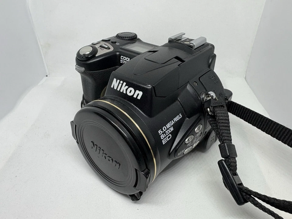 Nikon Coolpix 5700 E5700 Digital Camera New Battery Memory Card Tested Works C11 - Image 2 of 4