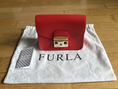 Furla Handtasche Leder Metropolis Mini Crossbody Top Zustand neuwertig rot