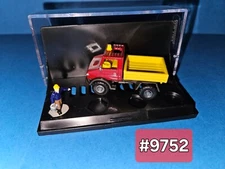 HO SCALE CONSTRUCTION PICKUP TRUCK WITH WORKER FIGURE, NEW, SEE PHOTOS