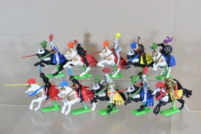 Britains Deetail 10 x Montierte Ritter Angriff Mit Axt Lanze Und Schwert 2od