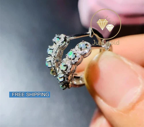 Pendientes de aro para mujer de ópalo de fuego simulado de corte redondo de 2,2 quilates enchapados en oro blanco de 14 quilates Foto 2 de 4