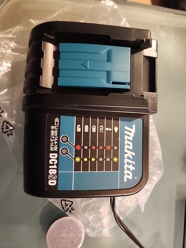 NEW Makita DC18Sd 18V Lithium Ion Battery Charger Optimum Rapid Charger