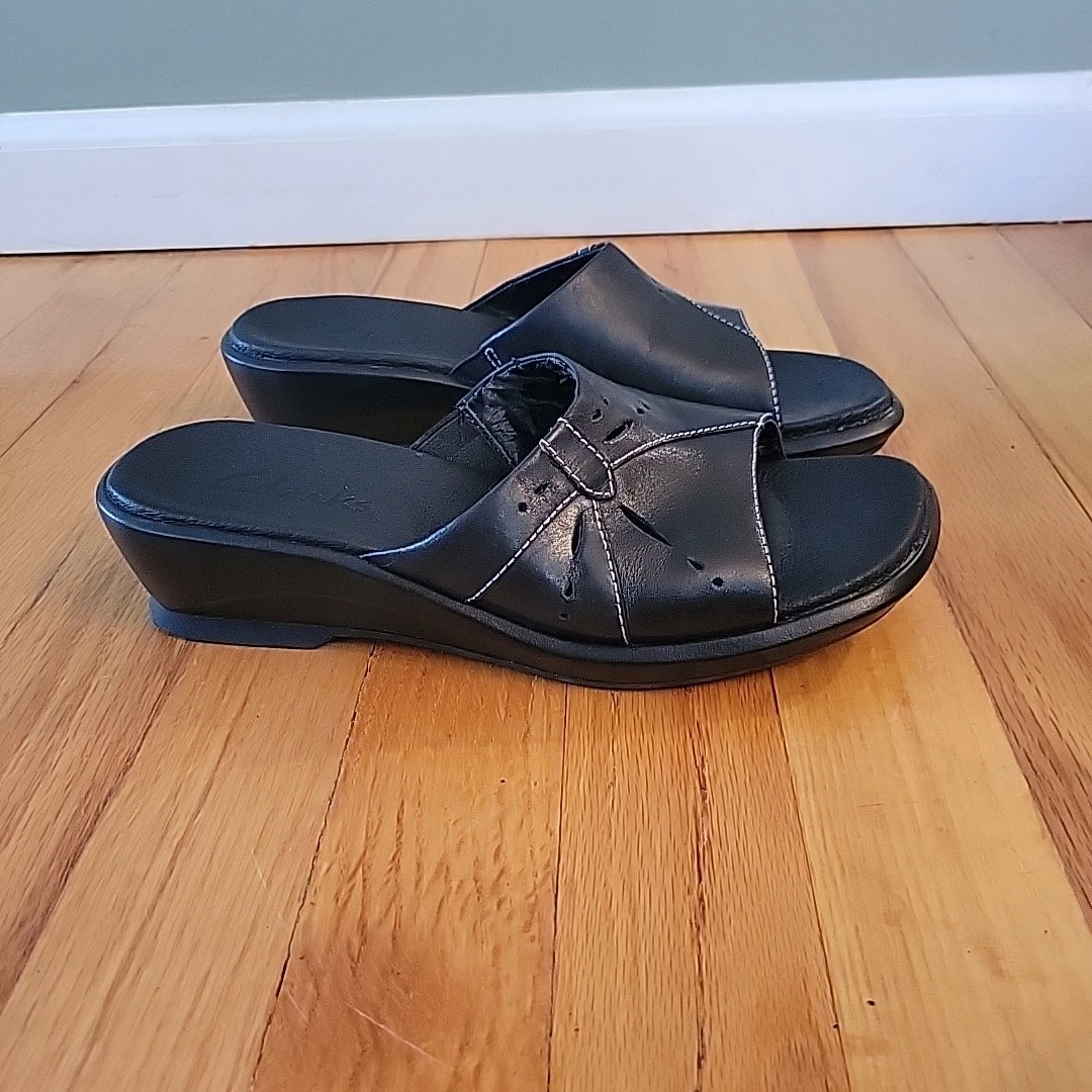 Sandali Clarks in pelle da donna taglia 7 neri sandalo design traforato mulo