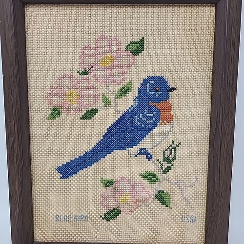 Fertig gerahmter Kreuzstich blauer Vogel mit Blumen 9" x 7" - Bild 2 von 4
