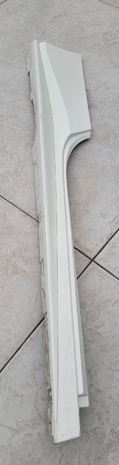 Ferrari 488 Side Skirt, Rocker Panel right side, OEM 086612000 White Molding  