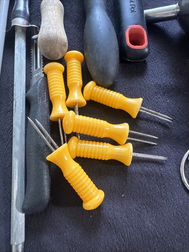 Lot Of Kitchen Items Ladel, Whisk, Masher, Peeler, Cob Holders - Picture 4 of 15