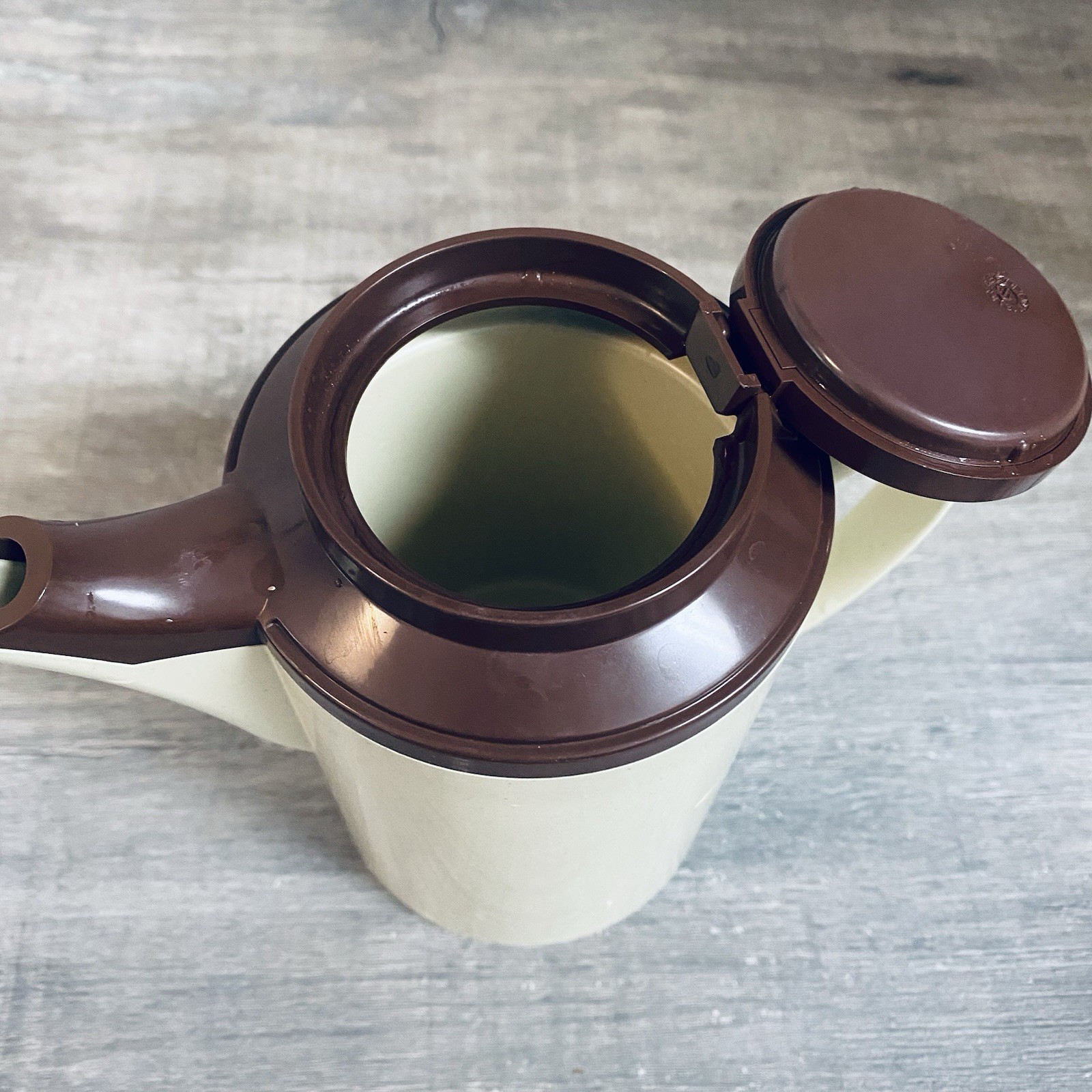 Service Ideas Double Wall Insulated Coffee / Teapot, 16 oz, Plastic Brown