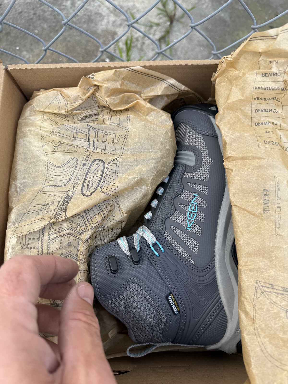 Scarpa da lavoro NUOVA KEEN Utility donna Reno media altezza punta morbida impermeabile 7 5 magnete
