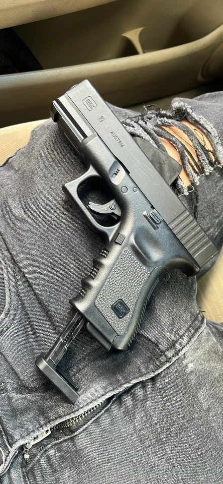 Glock 19 BB Gun Style Replica co2 - Image 3 of 4