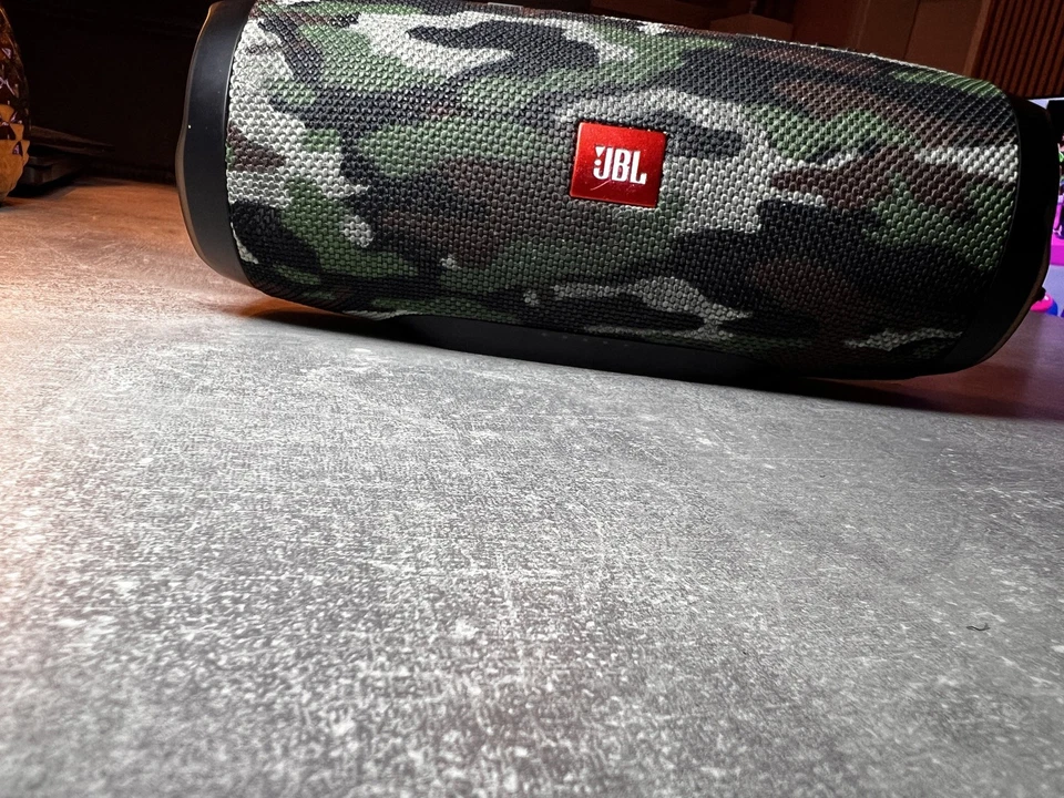 JBL Charge 3 Portable Bluetooth Powerful Sound, Waterproof, Long Battery Life - Bild 4 von 4