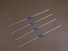 Lot of 4 RLR07C8201GS Vishay Metal Film Resistor 8.2k 8200 Ohm 2% 1/4W 250mW NOS