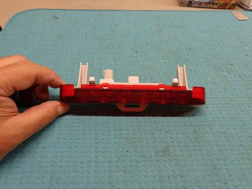 TOYOTA AVALON 07 08 09 10 11 12 CENTER 3RD THIRD BRAKE STOP LIGHT - Picture 3 of 7