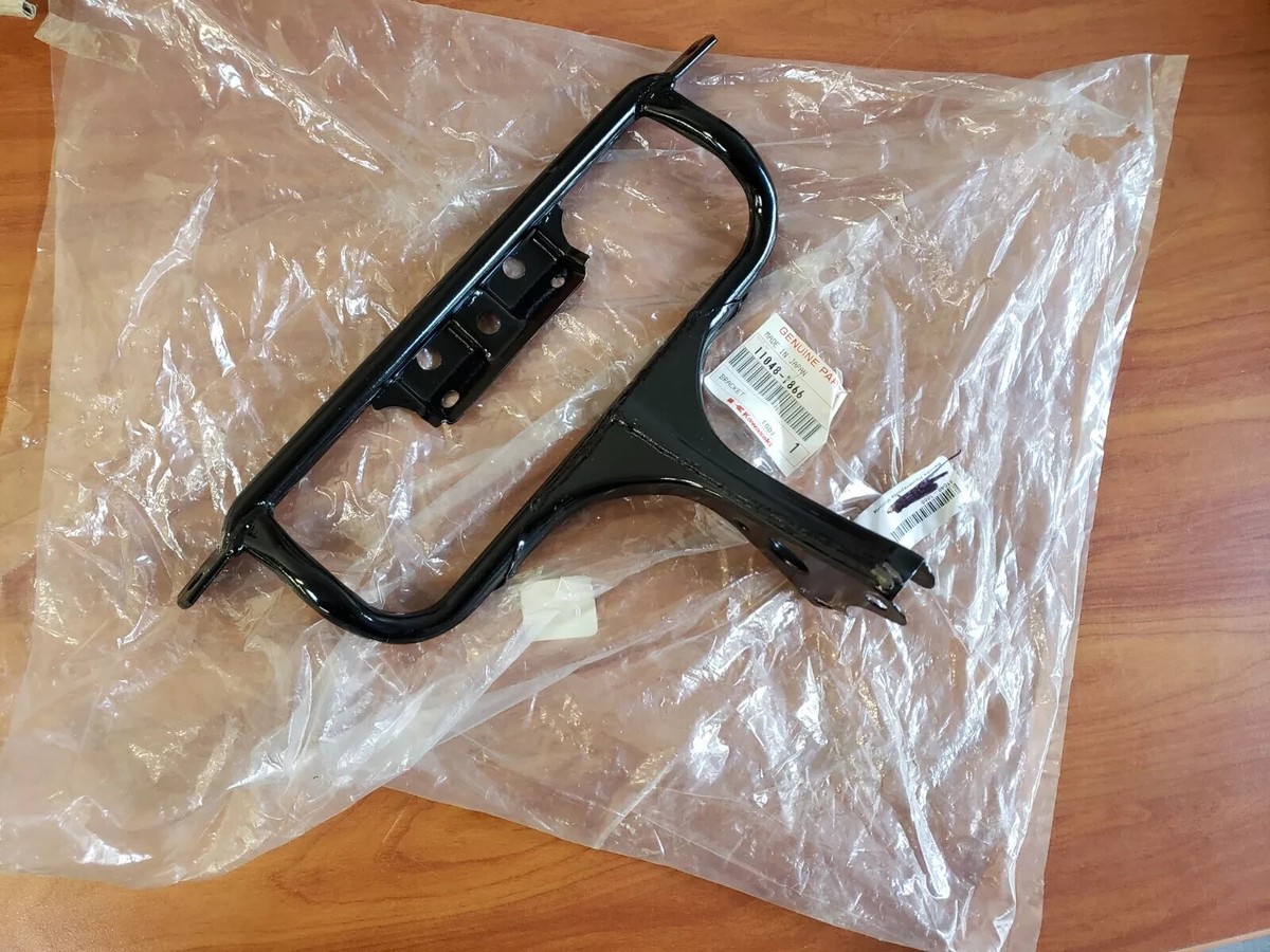 KAWASAKI GENUINE NOS FRONT FAIRING COWL BRACKET 11048-1866