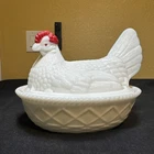 VTG Westmoreland White Milk Glass Hen on Nest Covered Dish W/ Split Tail