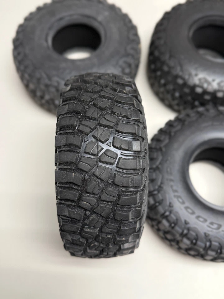 Excellent Axial SCX6 AXI45000 2.9" BFGoodrich Mud Terrain KM3 with Inserts (4) - Image 2 of 3