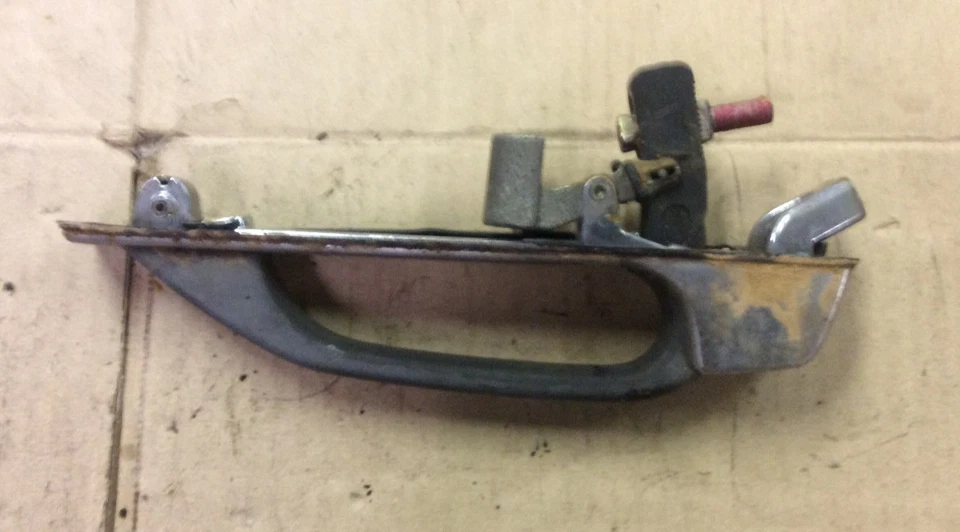 78 79 80 81 82 83 84 85 manija puerta exterior trasera izquierda mercedes 240d 300d 300td Foto 2 de 3