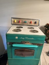 VINTAGE TOPPER 1960  S SUZY HOMEMAKER KIDS OVEN TOY W/ORIGINAL BOX WORKS