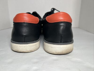 Cole Haan Men display picture 1