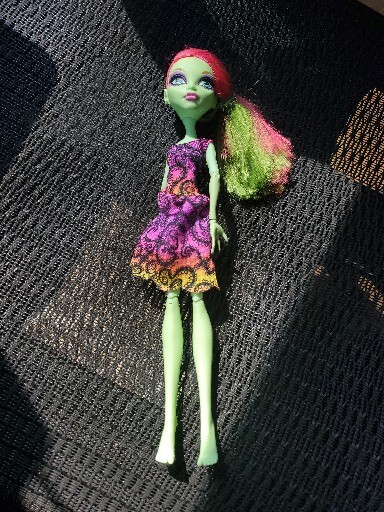 2008 Monster High Venus McFlytrap Green & Pink Hair Doll Only AS