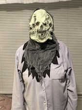 NWT The 3 Skulled Headed Monster Halloween Mask, Full Head Rubber Latex Scary