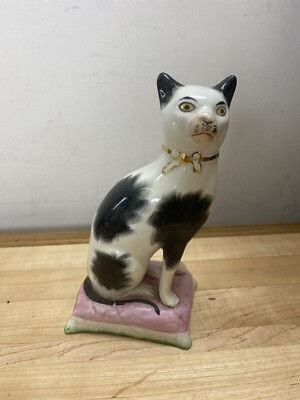 アンティーク雑貨 ANTIQUE STAFFORDSHIRE POTTERY SEATED CAT ANTIQUE STAFFORDSHIRE POTTERY SEATED CAT