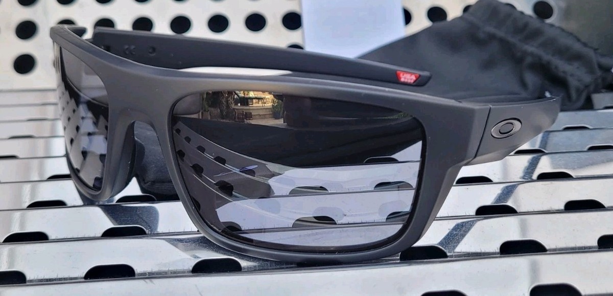 New Oakley DROP POINT 9367-0160 Sunglasses Matte Black w/ Dark