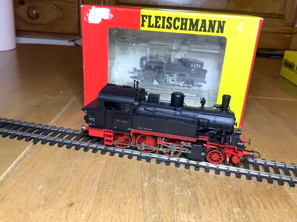 Fleischmann HO 2 Rail DC 4030 DB 2-6-0 BR 91 Tank Locomotive 91 1694 - Image 2 of 4