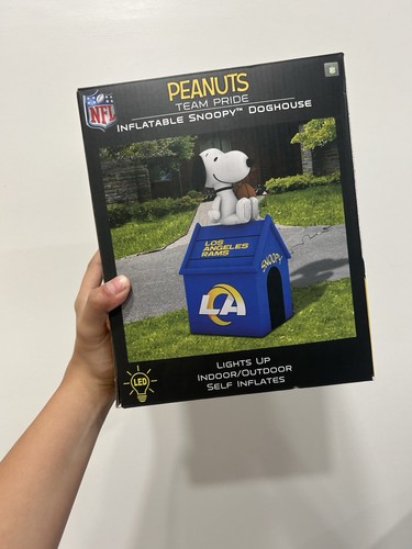 Sporticulture Los Angeles Rams inflatable Snoopy doghouse
