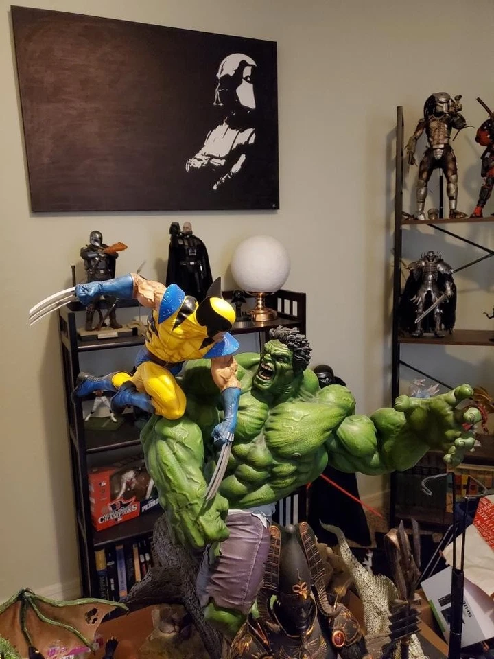 Sideshow Collectibles Hulk vs. Wolverine  Maquette Statue Exclusive Version - Image 3 of 4