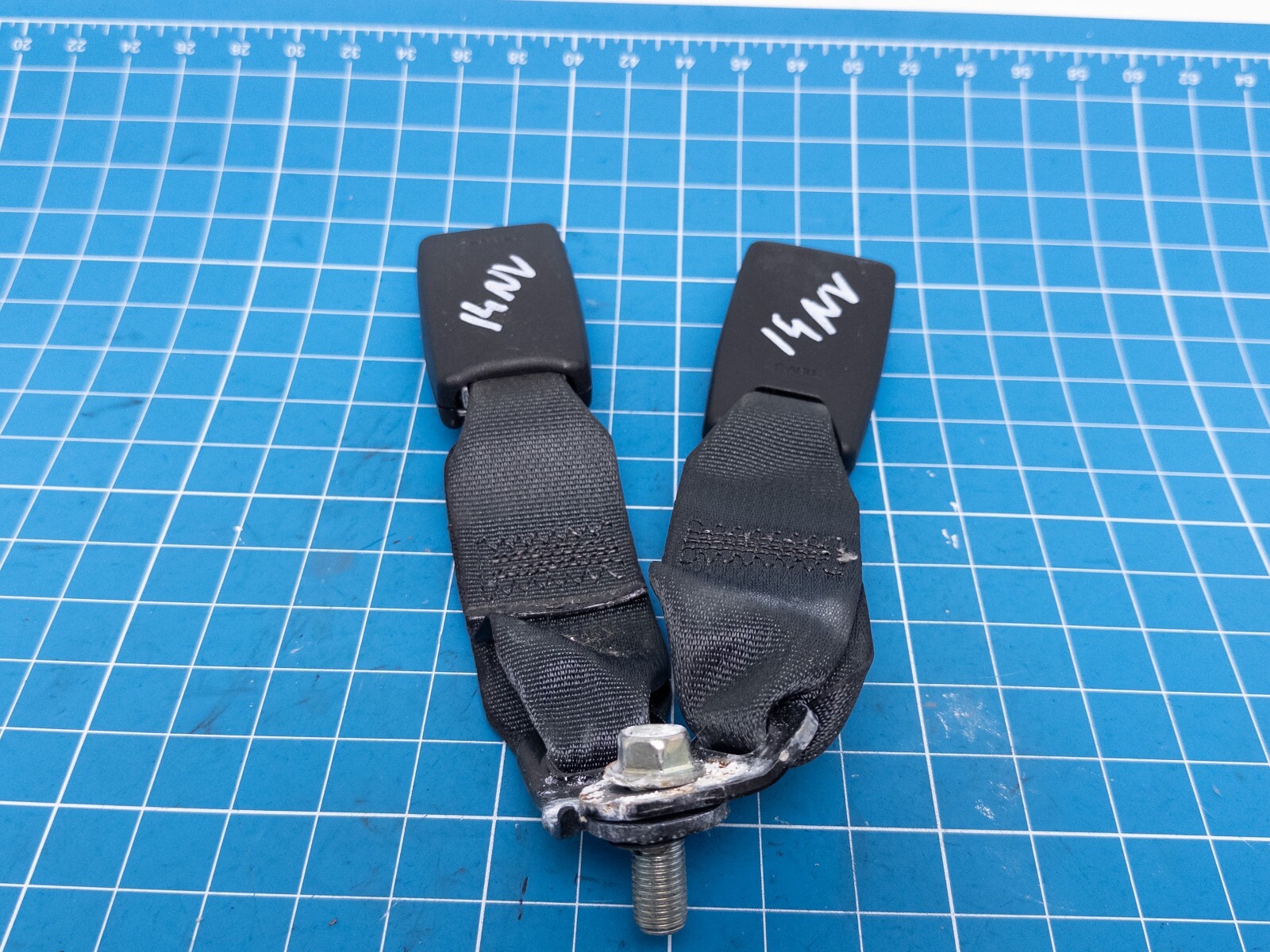 1419 Nissan Versa Note REAR CENTER RIGHT SEAT BELT BUCKLE RECEIVER