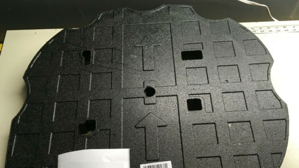 KIT DE REPARACIÓN DE NEUMÁTICOS DE EMERGENCIA MALETERO BMW 2004 525i soporte de instrumento de espuma negro Foto 2 de 4