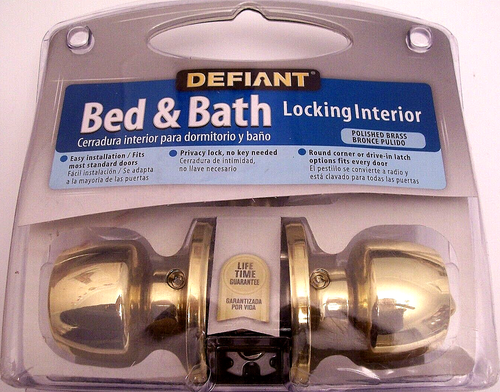 NIP DEFIANT POLISHED BRASS BED BATH DOORKNOB SET PRIVACY LOCK INTERIOR