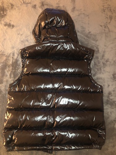 MONCLER BORMES BLACK HOODED DOWN FILLED VEST MENS PREOWNED SIZE MEDIUM (3) - Picture 3 of 7