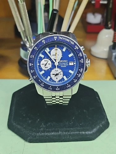 Vintage Seiko Chronograph Quartz Watch W/Date In Blue