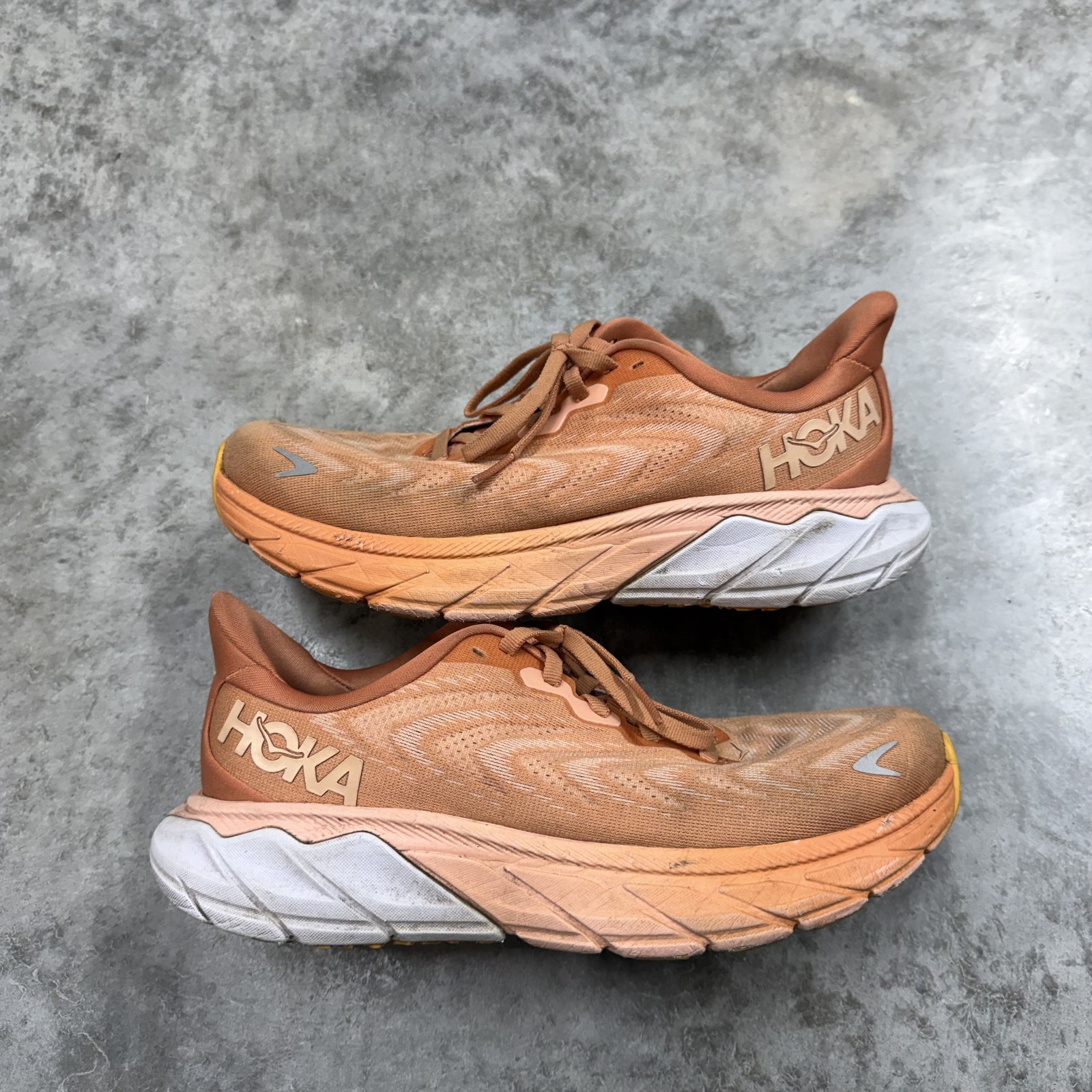 Hoka One One Arahi 6 Shoes Womens Size 7B Orange Road Running Sneakers 1123195