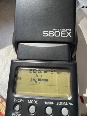Canon Speedlite 580EX Flash/Strobe Camera Accessory Includes Case &  Manual