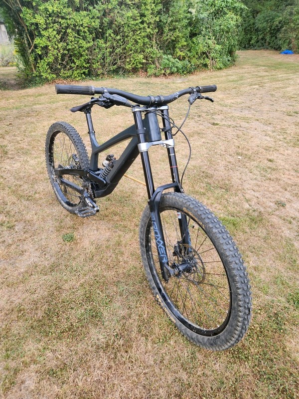 WILL DO POSTAGE, YT Tues Size Large Full Suspension Downhill Mountain Bike