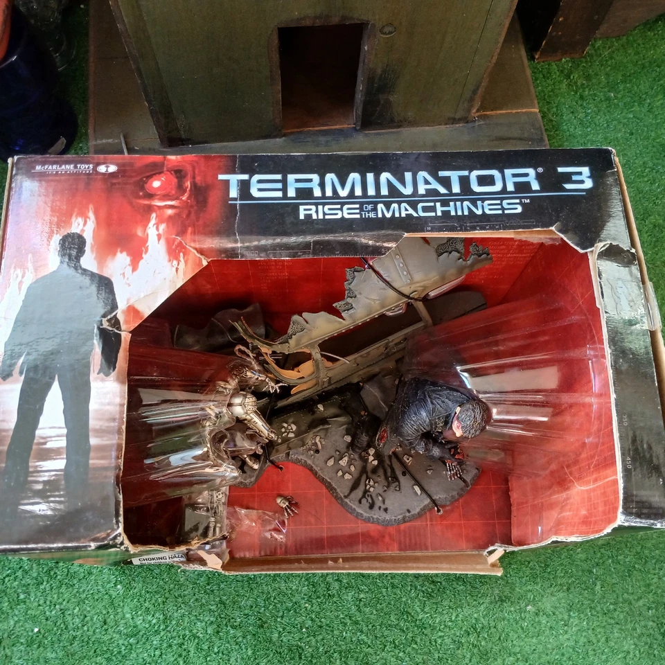 McFarlane Toys TERMINATOR 3 RISE OF THE MACHINES The End Battle Deluxe Set READ - Image 2 of 4