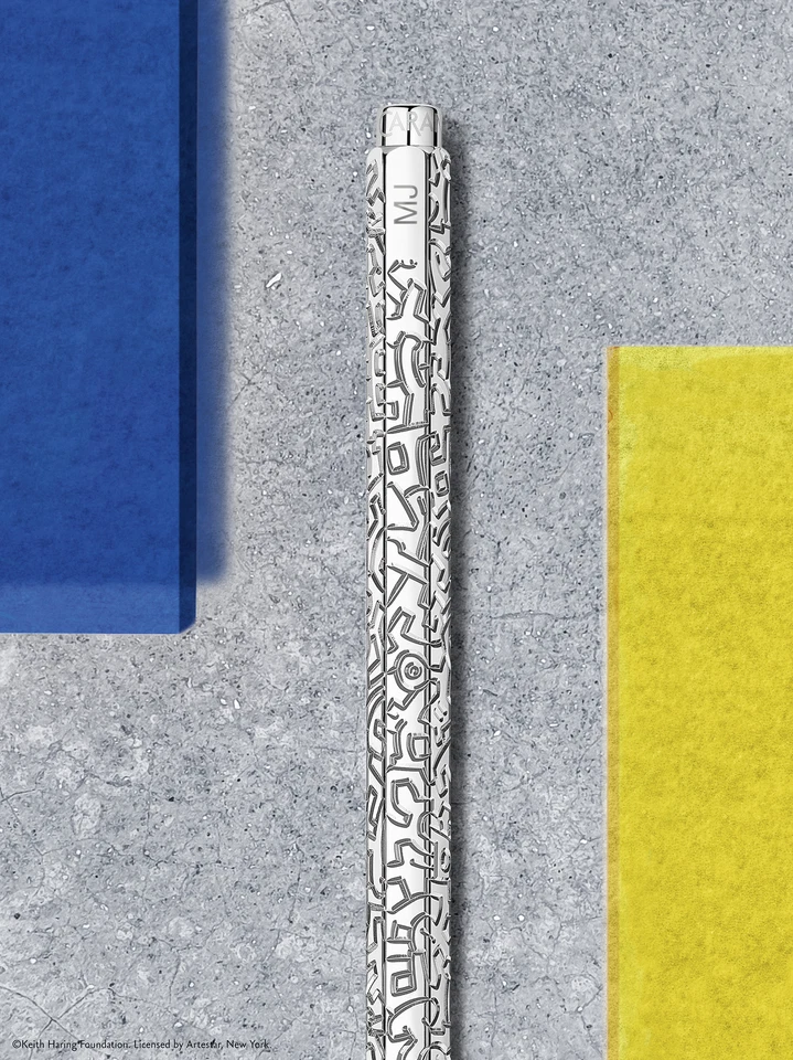 Juego de bolígrafo y estuche de cuero Caran d'Ache Ecridor Keith Haring Navidad 2023 Foto 4 de 4